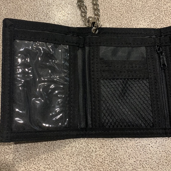 NWOT Punk Rocker Skull Embroided Tri-fold Nylon/Velcro Wallet Purse with Chain - Picture 9 of 13